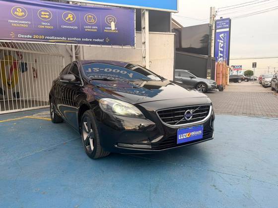 VOLVO V40 2.0 T4 DYNAMIC TURBO GASOLINA 4P MANUAL VOLVO V40 2.0 T4 DYNAMIC TURBO GASOLINA 4P MANUAL